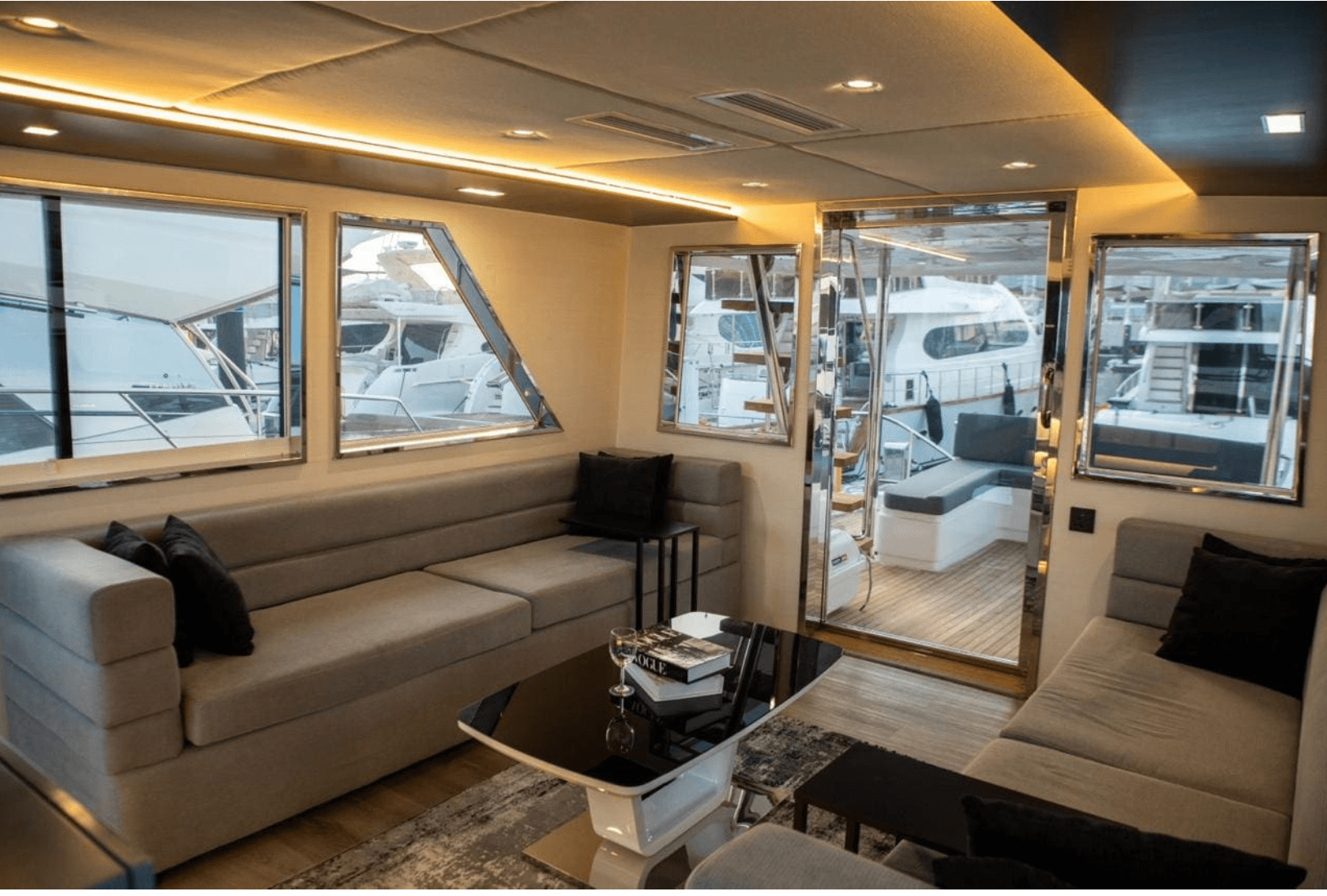 Hatteras 64ft yacht rental Dubai gallery image 4