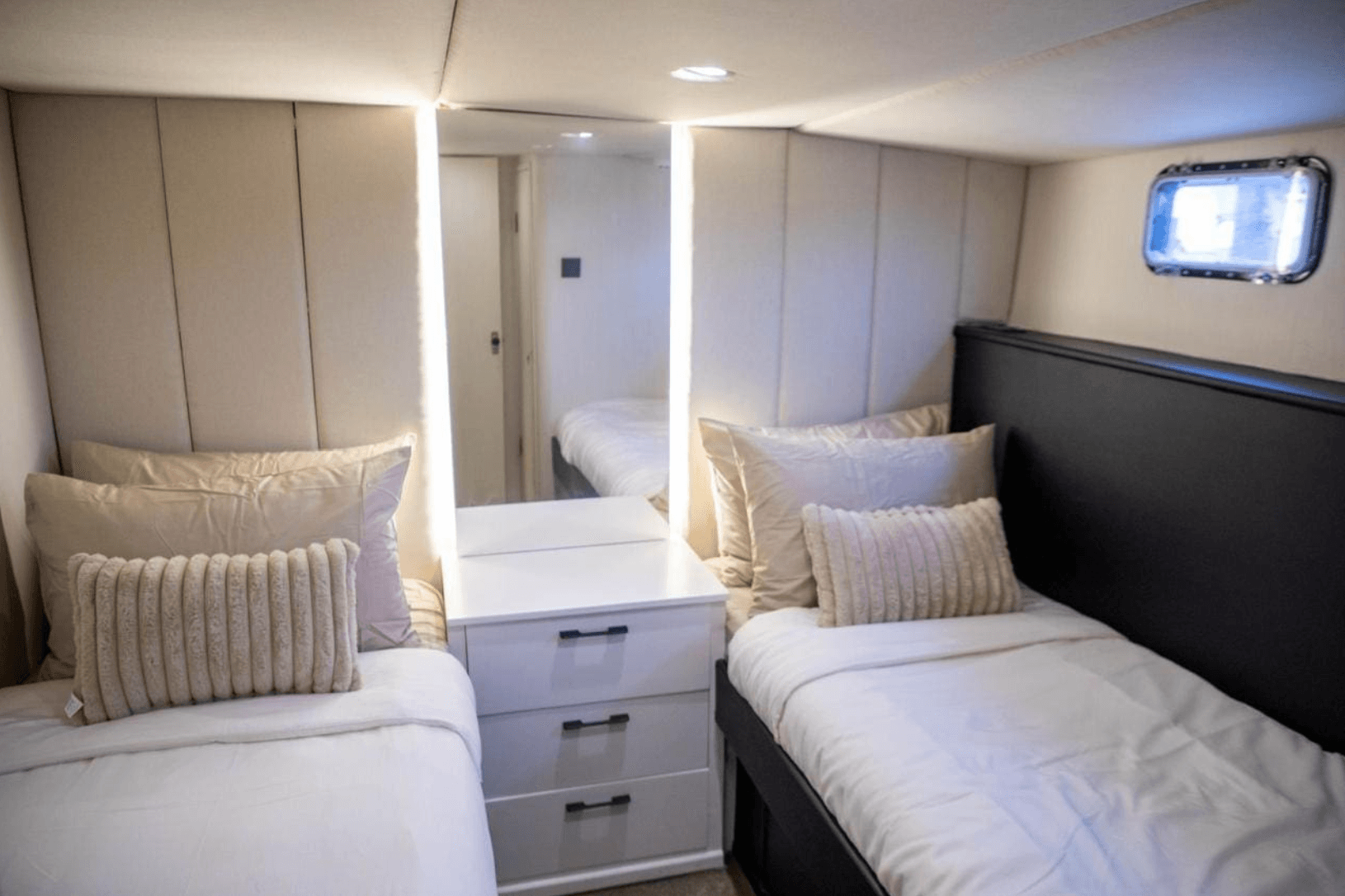 Hatteras 64ft yacht rental Dubai gallery image 3