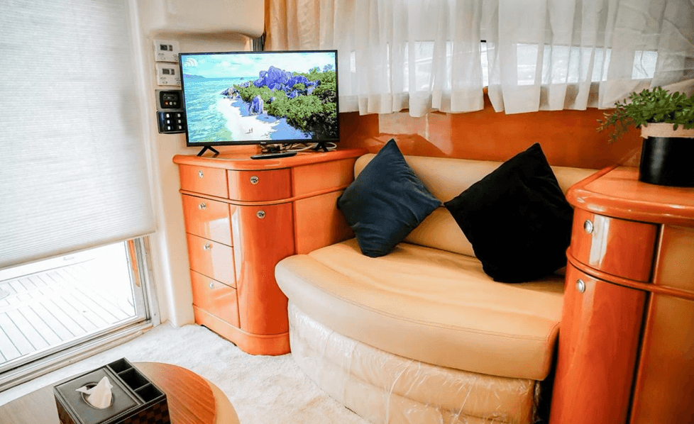 White Fish 48ft yacht rental Dubai gallery image 5